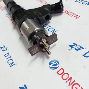 DENSO COMMON RAIL INJECTOR 095000-8011/095000-8010 for  Heavy Truck HOWO A7 VG1246080051 : Original