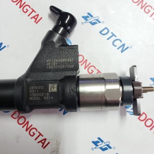 DENSO COMMON RAIL INJECTOR 095000-8011/095000-8010 for  Heavy Truck HOWO A7 VG1246080051 : Original